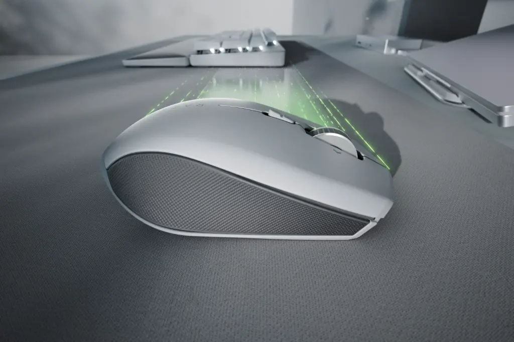 https___medias-p1.phoenix.razer.com_sys-master-phoenix-images-container_hce_h8d_9269596028958_211102-pro-glide-xxl-1500x1000-v2-3.webp